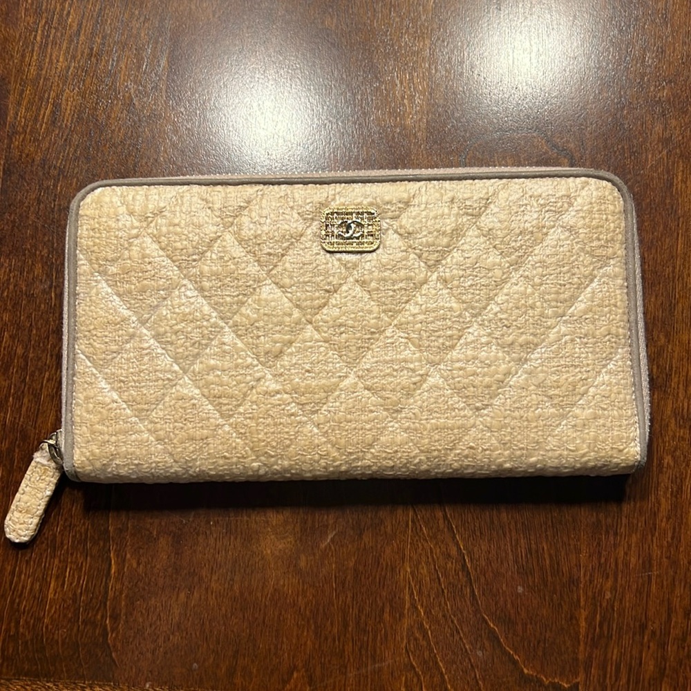 CHANEL coated tweed zippy wallet
